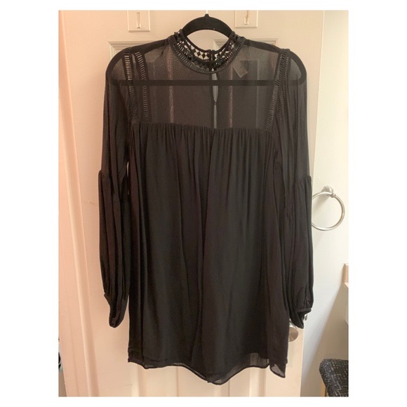 H&M Dresses & Skirts - H&M long sleeve black boho dress. Size 4.